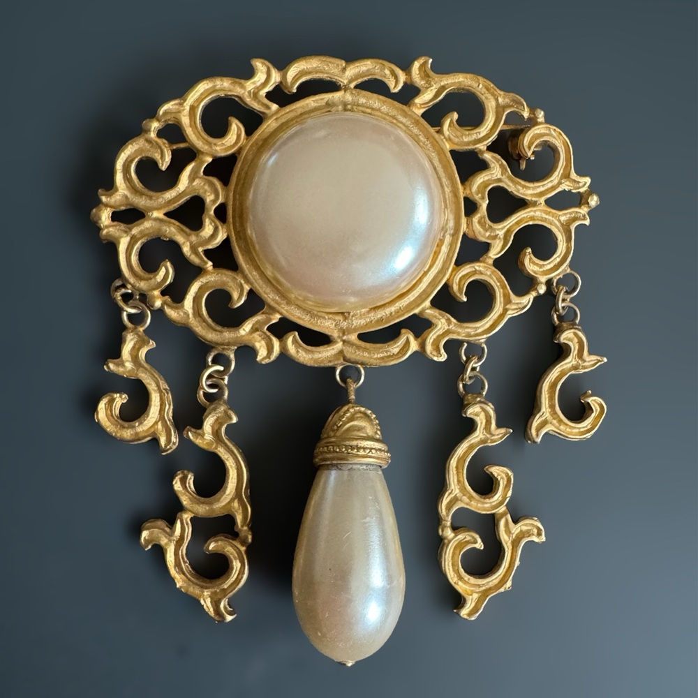 Vintage Gold Tone Faux Pearl Baroque Scroll Dangle Statement Pin Brooch Luxury
